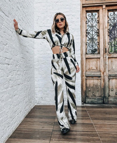 Cropped and Printed Pants Set Cropped and Printed Pants Set
