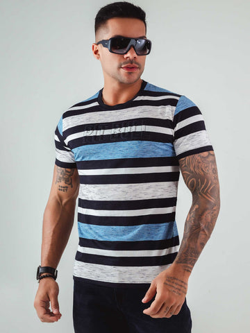 T-shirt girocollo azzurra T-shirt girocollo azzurra