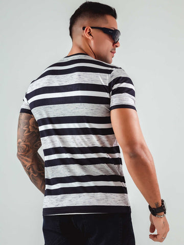 Camiseta azul gris con cuello redondo Camiseta azul gris con cuello redondo