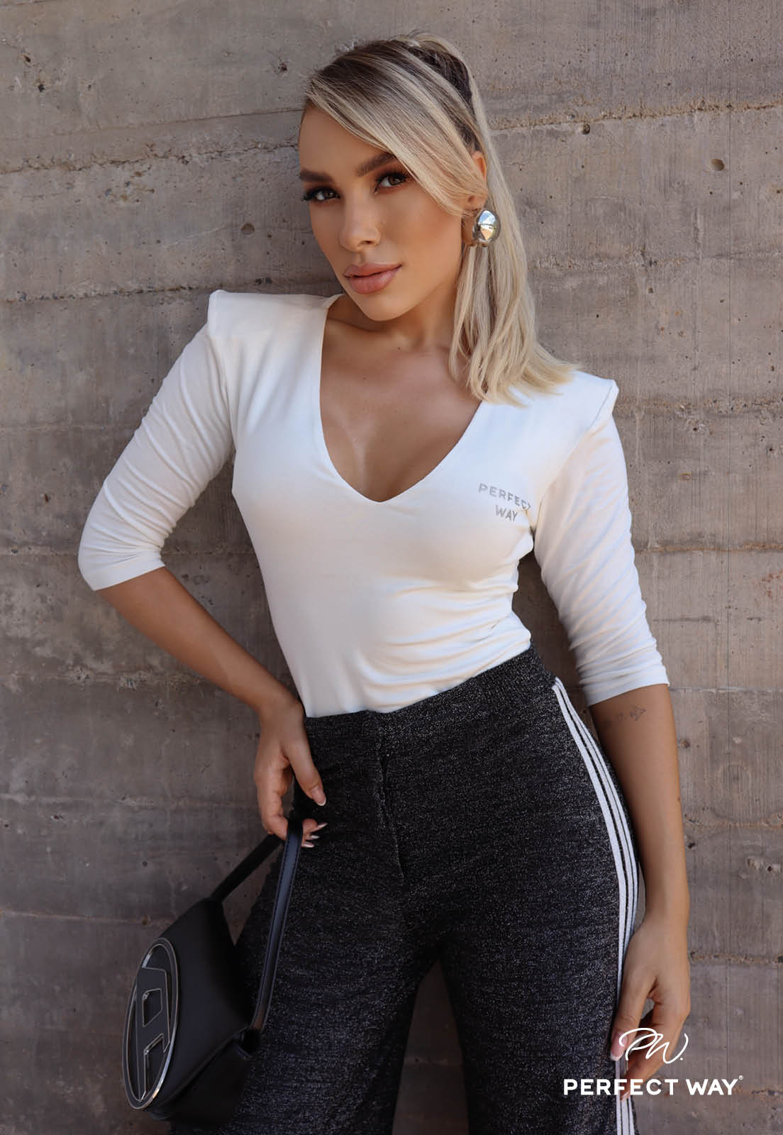 Blusa Decote V Off White - Garotabrasilstore Blusa Decote V Off White - Garotabrasilstore