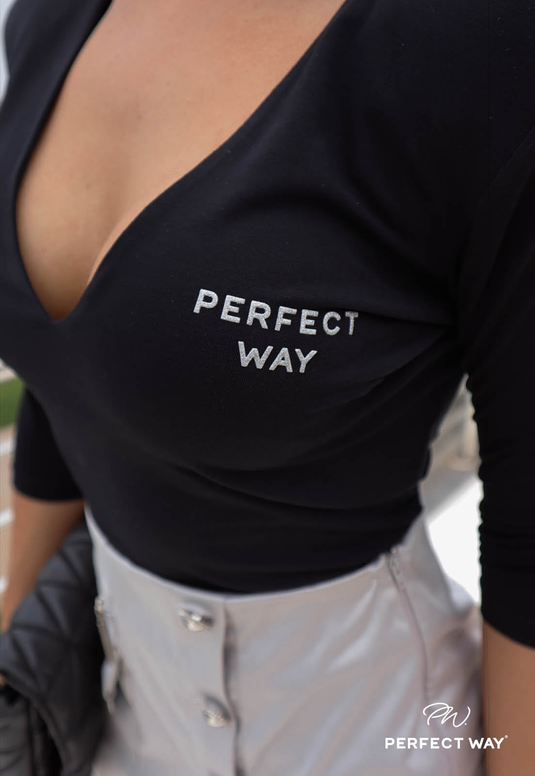 Blusa Decote V Preto - Garotabrasilstore Blusa Decote V Preto - Garotabrasilstore