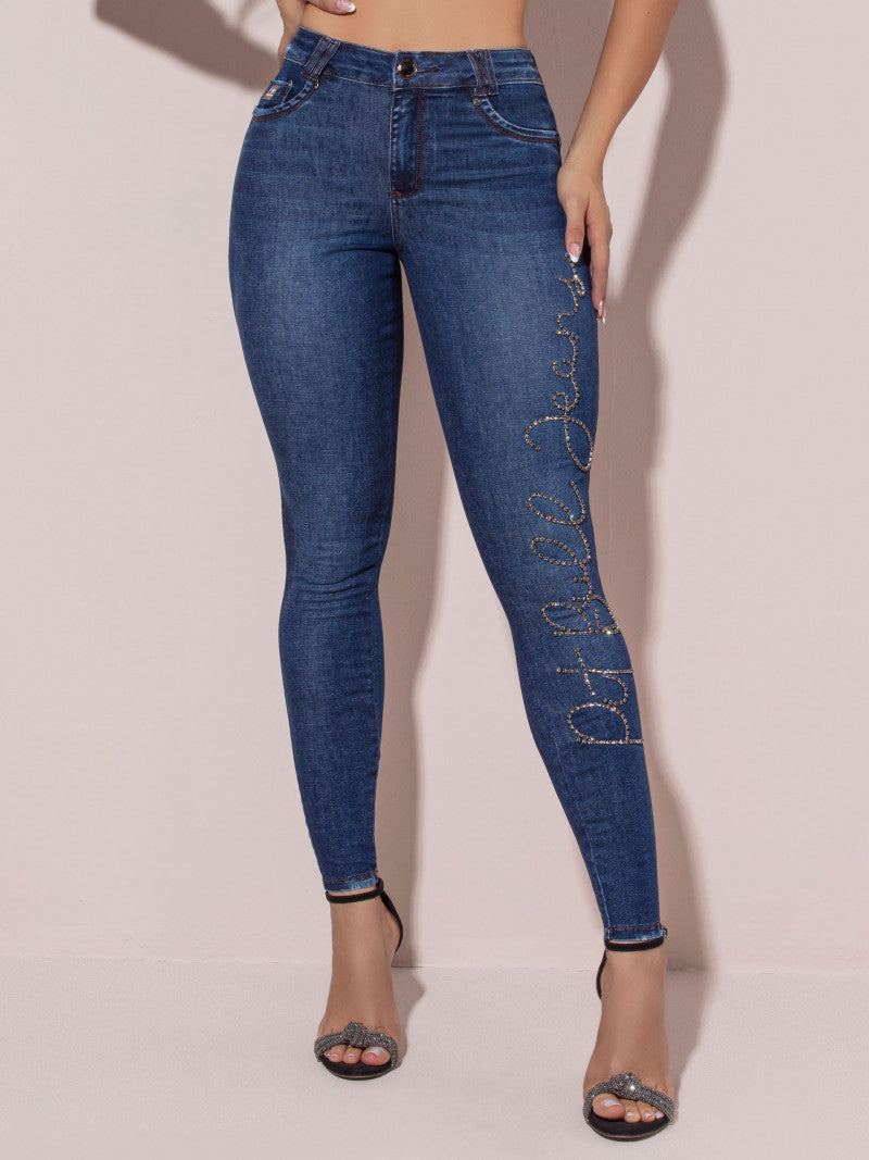 CalΓ§a Jeans Skinny com Logomania Manuscrita de Cristais - Garotabrasilstore CalΓ§a Jeans Skinny com Logomania Manuscrita de Cristais - Garotabrasilstore