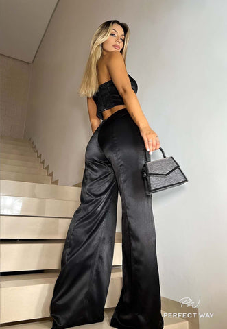 Conjunto Cropped e Pantalona com Bordado Preto - Garotabrasilstore Conjunto Cropped e Pantalona com Bordado Preto - Garotabrasilstore