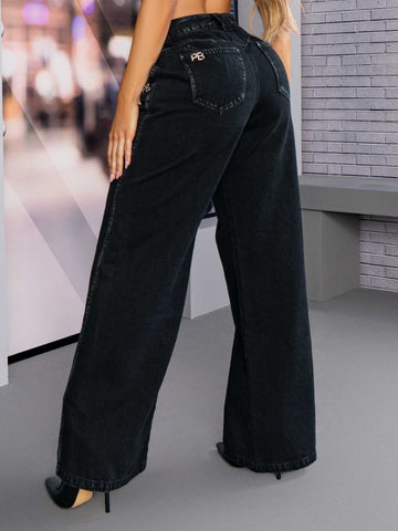 Schwarze Jeans mit weitem Bein und hohem Po mit Gürtel