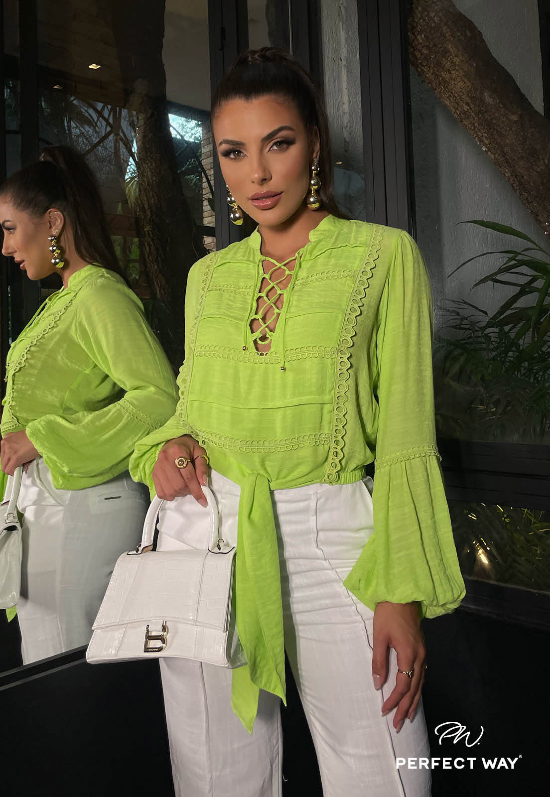 Blusa com Amarração em Crepe Feminina - Blusa
