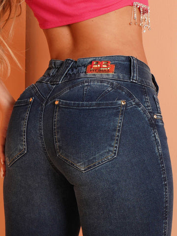 Calça Jeans Skinny Escura Ultra Modeladora Com Empina Bumbum