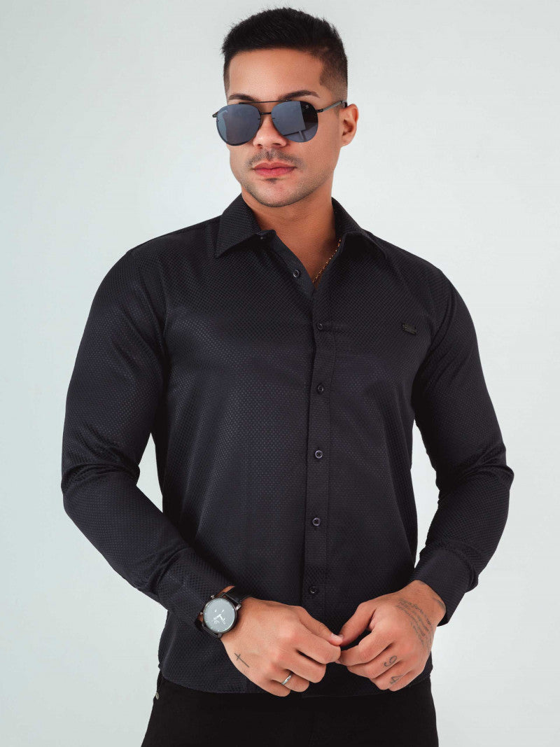 Chemise slim à manches longues avec broderie en coton égyptien noir