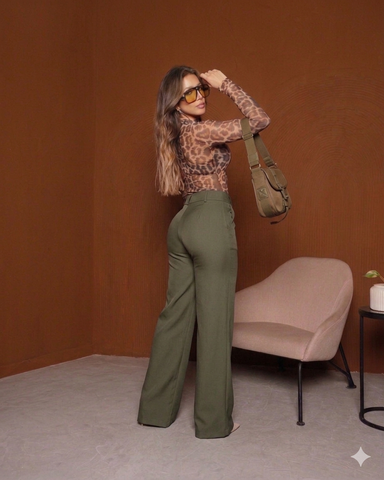 Calça Pantalona Crush com Presilhas | Fluida e Elegante Multicores