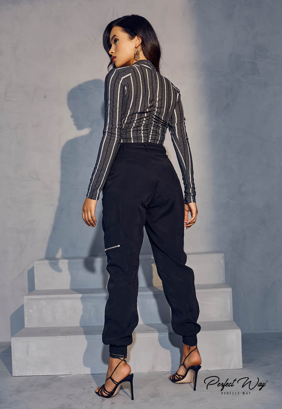 Cropped cinza listrado com lurex Perfect Way – vista traseira